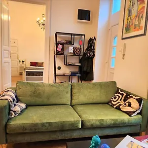 new-listing-the-heart-of-budapest-apartment-kamilla.inbudapesthotels.com/